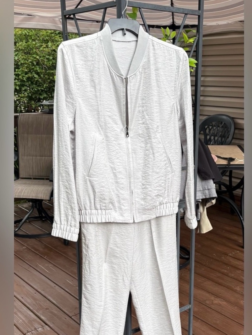 ASOS DESIGN Men’s v Suit